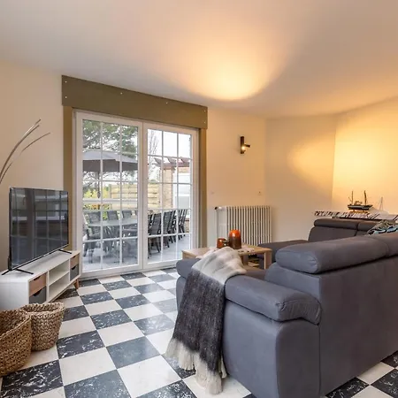 Magnificent, Completely Renovated Family With Large Garden Villa Nieuwpoort